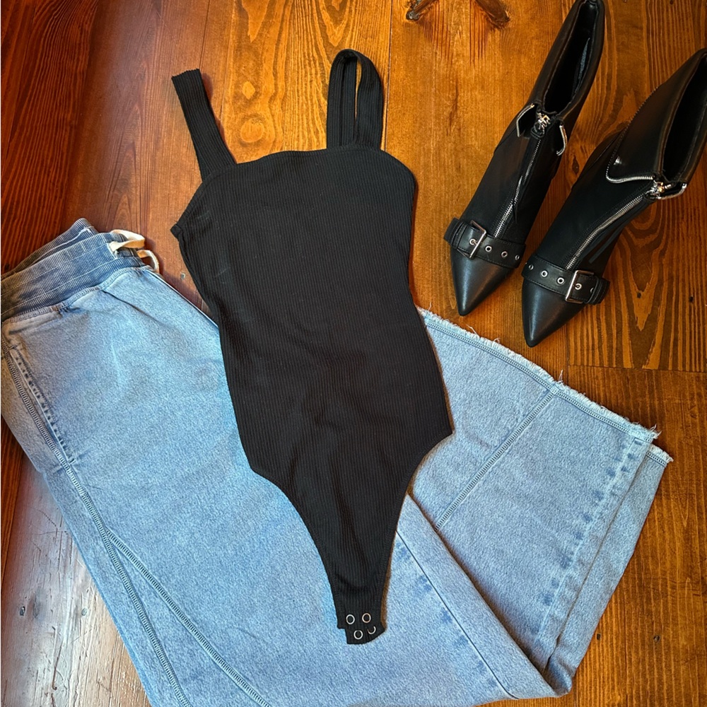 American Eagle Black Ribbed Bodysuit 🖤